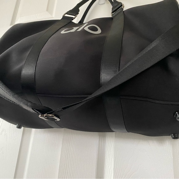 SOLD - Alo Yoga Traverse Duffle - Picture 6 of 7